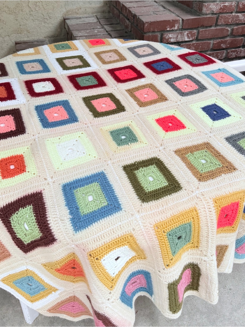 VINTAGE HANDMADE CROCHET GRANNY SQUARE AFGHAN THROW CABIN COTTAGECORE - Picture 6 of 7